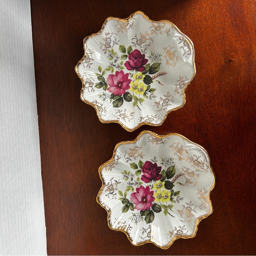Two Vintage Old Foley James Kent Ltd. Shell/Clam Shaped Trinket Bon Bon Dishes
